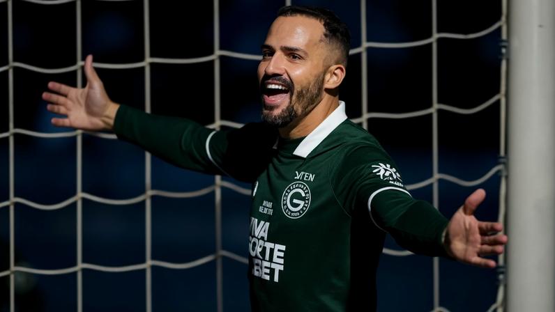 Esmeraldino jogou com um a mais no segundo tempo e conquistou a vitória –
