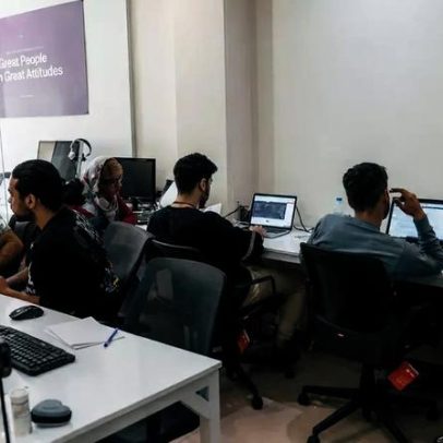 Trabalhadores tech entre os bem pagos, metade teme perder espaço para IA