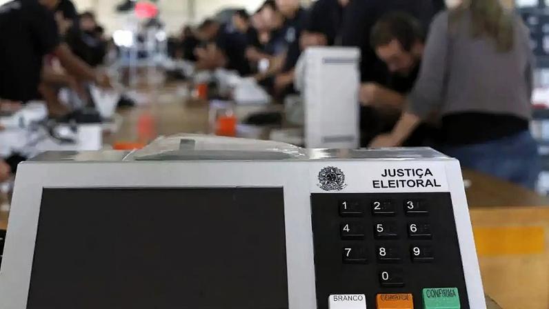 Assim como no Brasil, cidadãos residentes no exterior precisam cumprir com as obrigações eleitorais