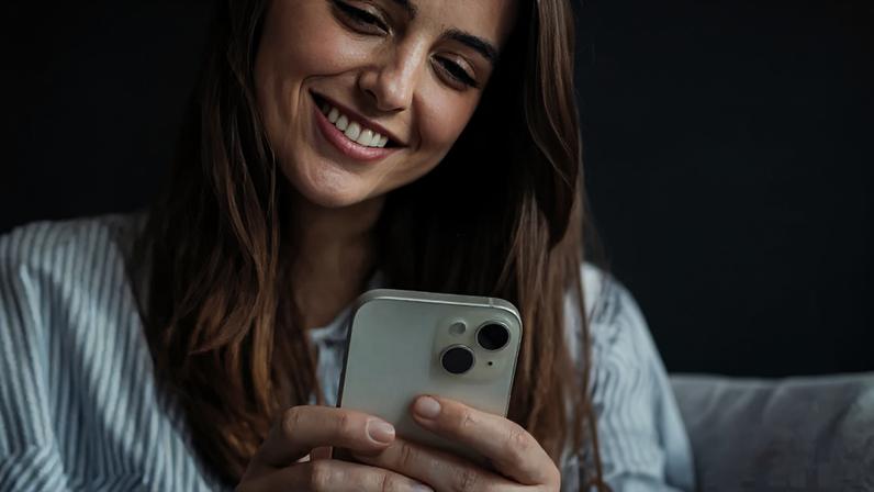 Plataforma lança IA para ensino bíblico infantil via WhatsApp