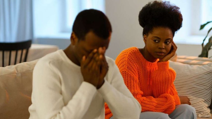 Entenda o que significa “beige flag”, a tendência viral dos relacionamentos que fala sobre manias estranhas e compatibilidade emocional