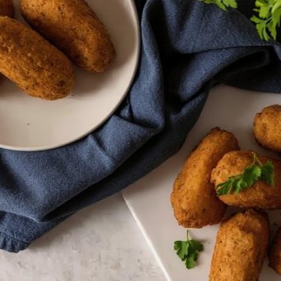 Bolinho de sardinha na airfryer fica crocante e prática para refeições rápidas