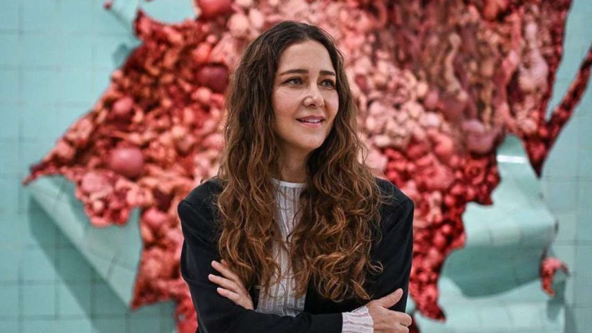 A artista plástica Adriana Varejão em abertura de mostra em Lisboa em 2025