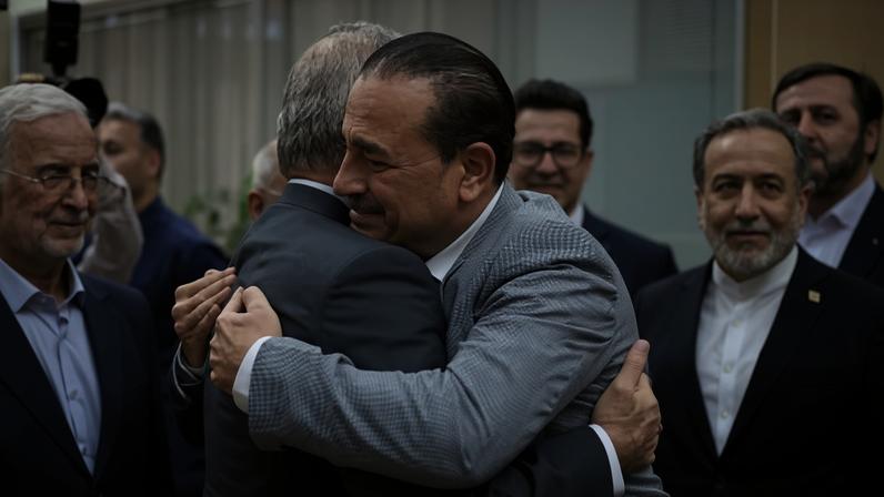 Trump diz acordo com Irã está quase pronto; Estreito de Hormuz pode abrir