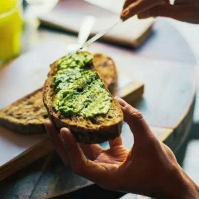 Três receitas de pastinhas saudáveis para substituir pão no lanche