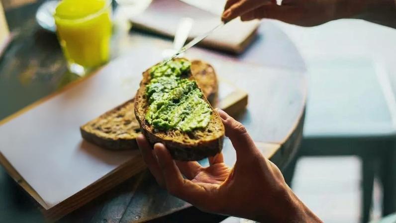 Três receitas de pastinhas saudáveis para substituir pão no lanche