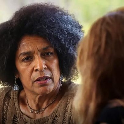 Elisa Lucinda comenta reencontro com namorado após 40 anos