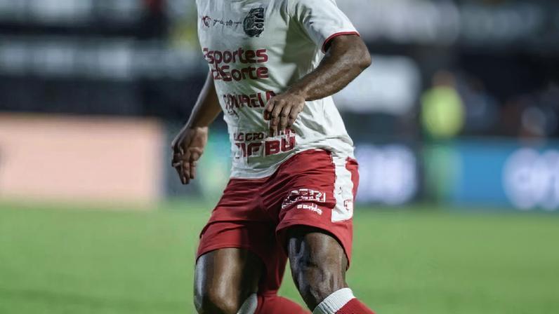 Victor Andrade marcou um golaço no último jogo do Náutico.