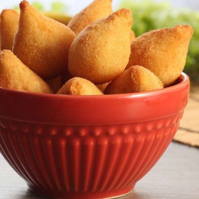 Dia da Coxinha: duas receitas para fugir do tradicional