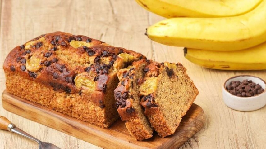 Bolo de banana com gotas de chocolate