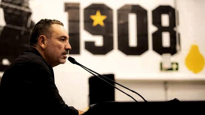 Guilherme se apresenta aos jogadores do Galo –