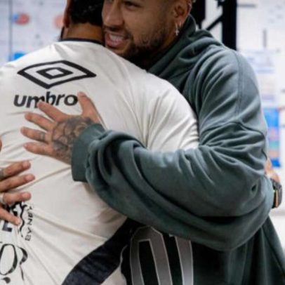 Neymar faz discurso e recebe bolo no Santos após convocação para Copa