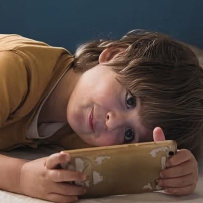 Uso diário de tablet pode afetar aprendizado pré-alfabético, aponta estudo