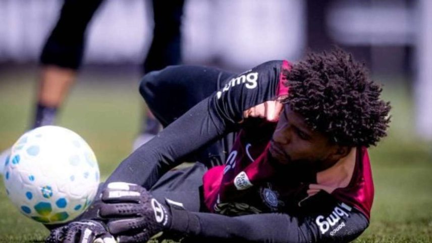 Hugo Souza se manifesta após ficar fora de convocação para a Copa –