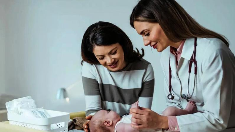 O formato da cabeça do bebê merece atenção nos primeiros meses de vida