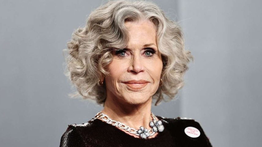 Jane Fonda voltou a chamar atenção mundial ao surgir radiante na abertura do Festival de Cannes aos 88 anos.
