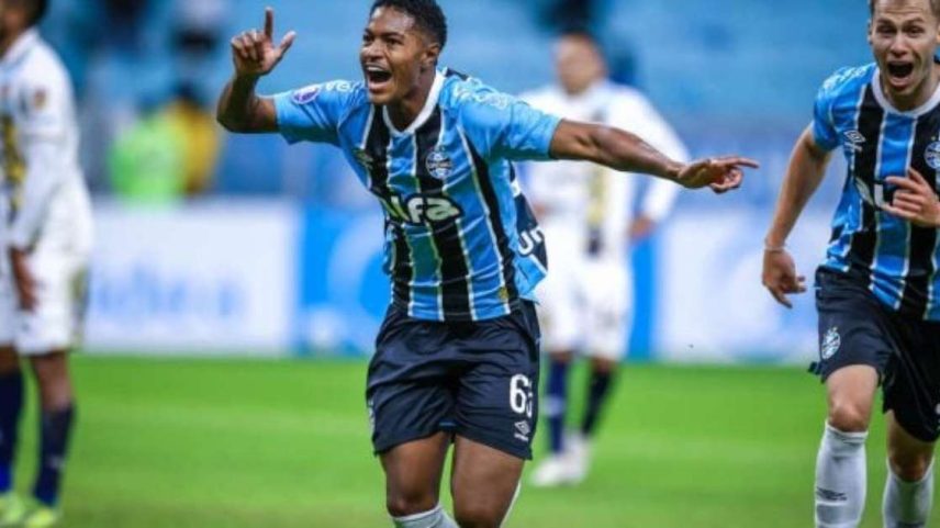 A partida terminou sem gols, mas com cinco cartões aplicados –