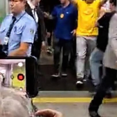 Volta de Flávio Bolsonaro aos EUA recebe tietagem no aeroporto e grito de mito