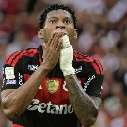 Flamengo se adapta sem meias, vacila e perde chance de encostar no Palmeiras