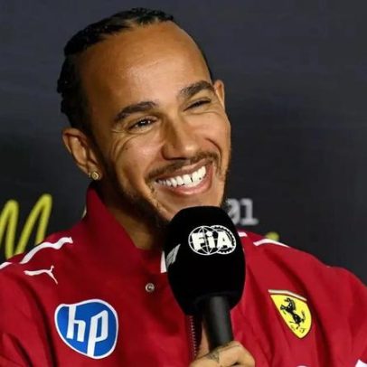 Hamilton destaca evolução da Ferrari e união na equipe