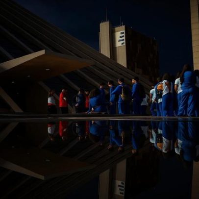 Alunos de Sobradinho II visitam a mostra Constelações Contemporâneas