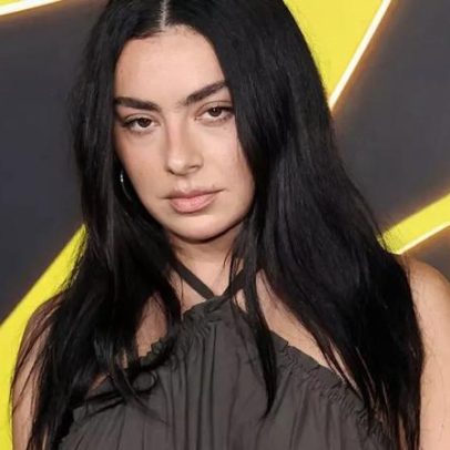 Charli XCX lança lado B Playboy Bunny de SS26