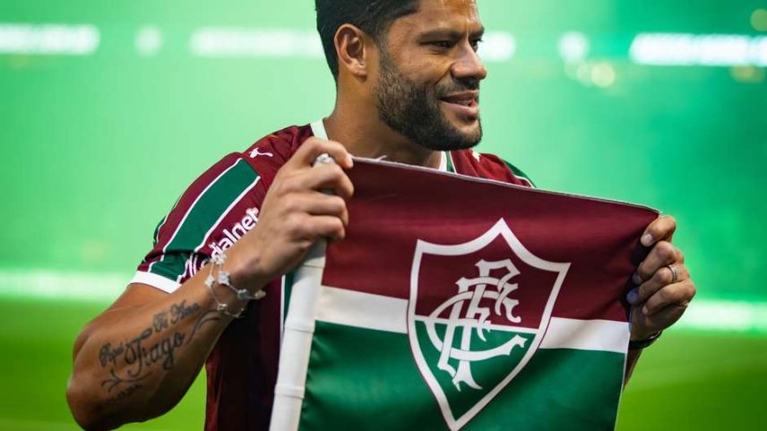 Hulk é apresentado pelo Fluminense no Maracanã —