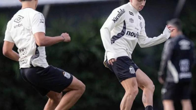 Gabigol no treino do Santos no CT Rei Pelé – Fotos: Raul Baretta/ Santos FC