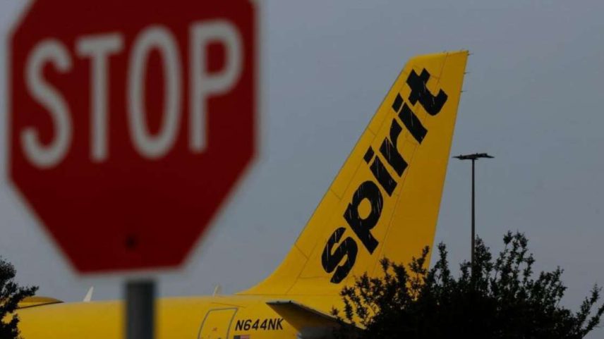 Pressionada pela disparada do preço do combustível, a companhia aérea americana Spirit Airlines cancelou todos os seus voos nos Estados Unidos e encerrou as atividades no sábado, 2 de maio de 2026.