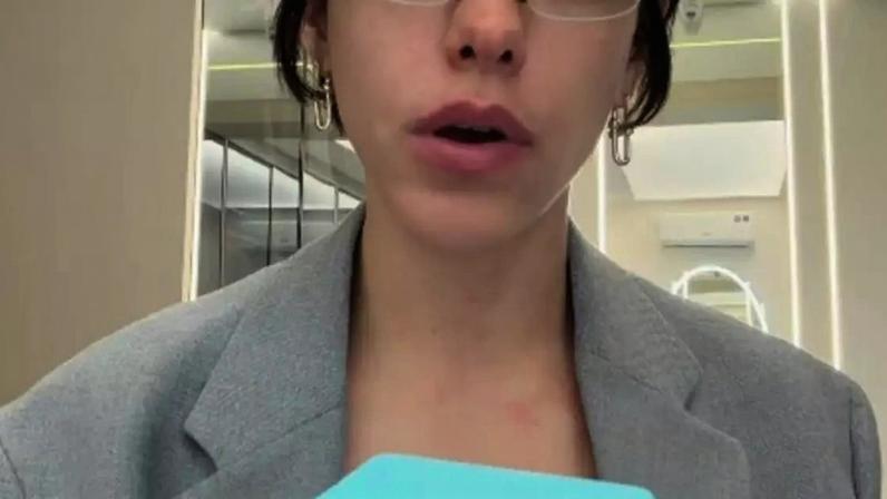 Influenciadora denunciou furto de relógio durante procedimento de segurança no Aeroporto de Viracopos.