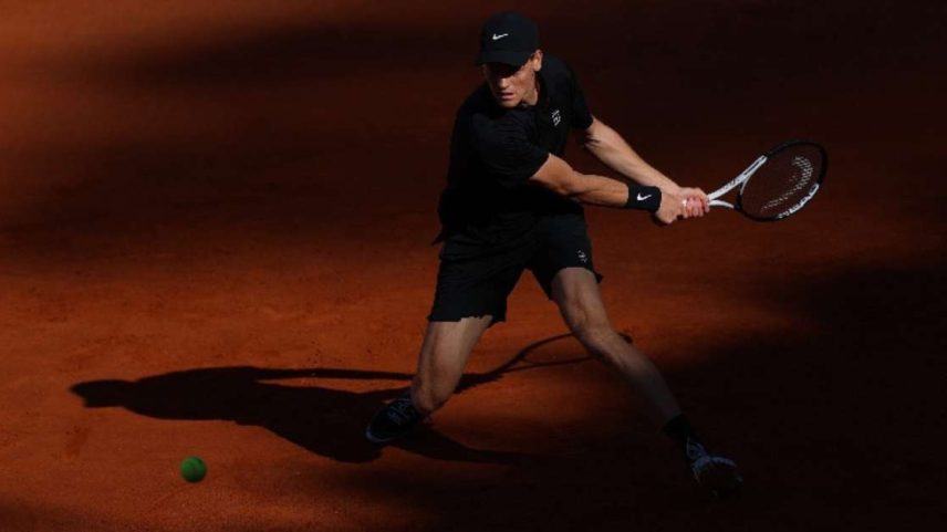 Tênis - Aberto da Itália - Foro Italico, Roma, Itália - 17 de maio de 2026 Jannik Sinner, da Itália, em ação durante sua partida final masculina contra Casper Rudd, da Noruega REUTERS/Claudia Greco