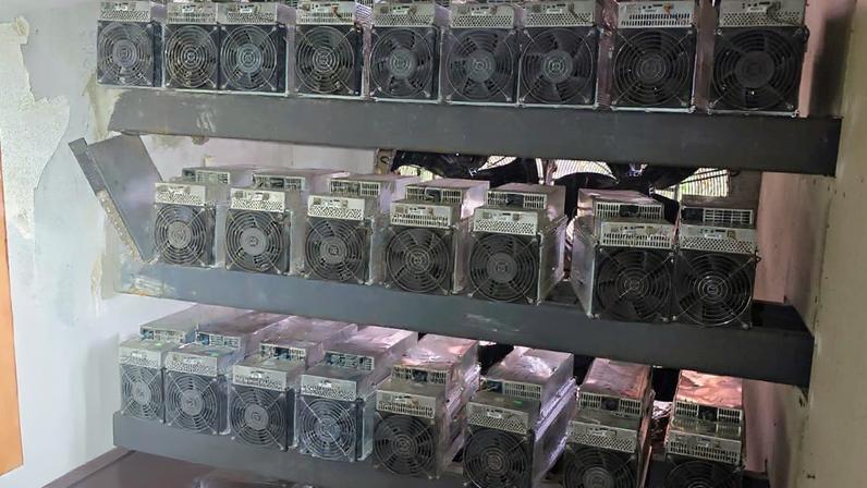 ‘Fazenda’ de criptomoedas no Lins — Foto: Divulgação/PCERJ