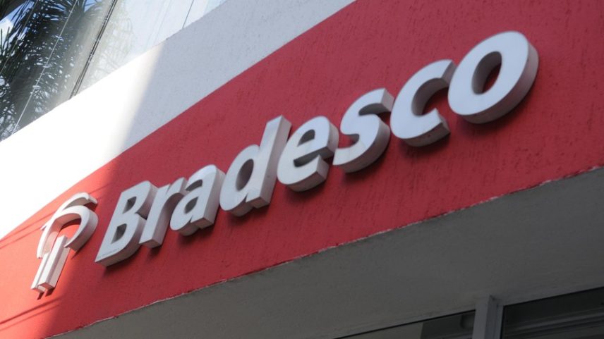 fachada de agencia do Bradesco — Foto: Luis Ushirobira/Valor