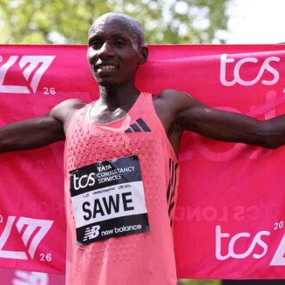 Queniano vence Maratona de Londres em recorde e nunca perde missa