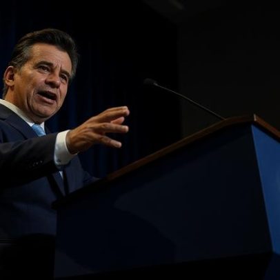 Trump deixa incerta a continuidade do chefe da FDA, enquanto confiança cai