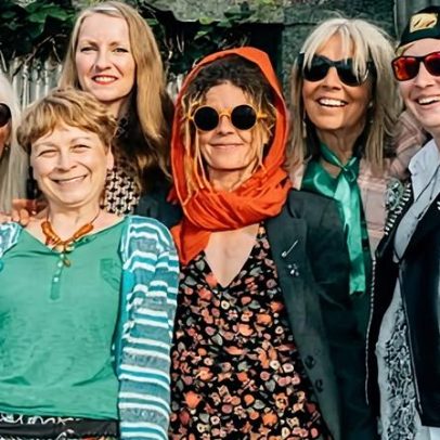 Conheça os NaNaz, punks acima de 50 que protestam sobre pensões e menopausa