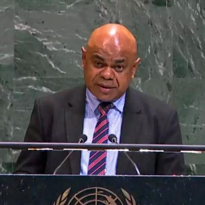 Sob pressão de ilha ameaçada, ONU adota resolução sobre obrigações climáticas