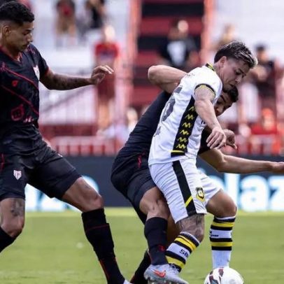 São Bernardo vence Atlético-GO com gol de calcanhar e lidera Série B