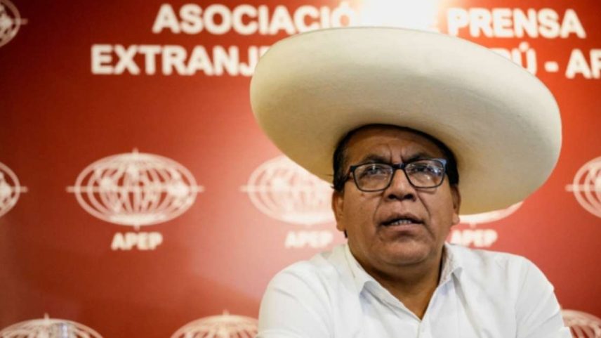 Candidato presidencial de esquerda do Peru Roberto Sánchez em Lima 30 de abril de 2026 REUTERS/Angela Ponce