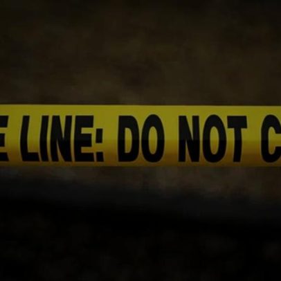 Oficiais do Texas resgatam bebê de carro preso em enchente
