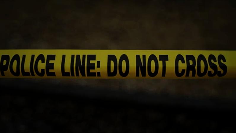 Oficiais do Texas resgatam bebê de carro preso em enchente