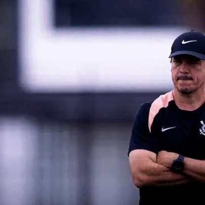 Diniz comanda treino tático do Corinthians visando Peñarol