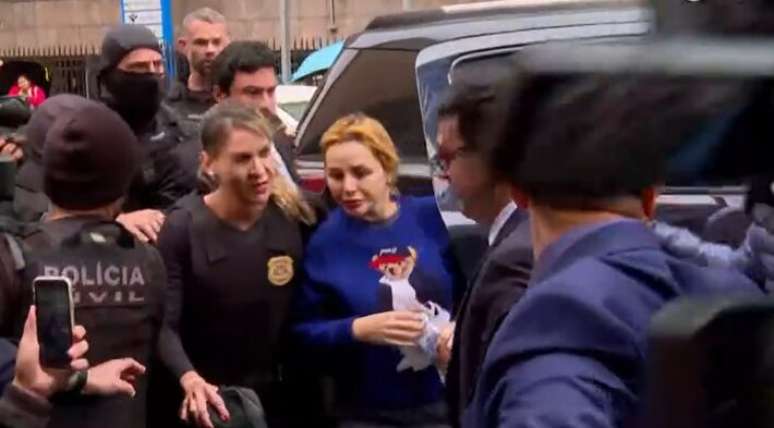 Deolane Bezerra foi presa durante operação que investiga lavagem de dinheiro ligada ao PCC.