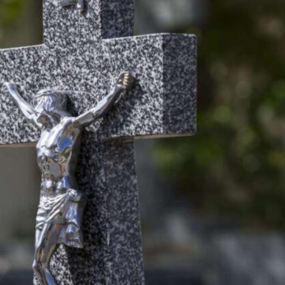Vandalismo em cemitério de Três Passos provoca indignação