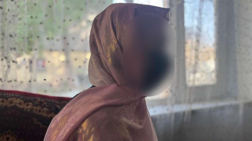 Alia – cujo nome foi alterado para proteger sua segurança – viajou centenas de quilômetros de sua aldeia até Cabul