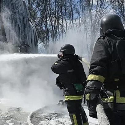 Ataques russos deixam 10 mortos; Ucrânia ataca petroleiros e terminal