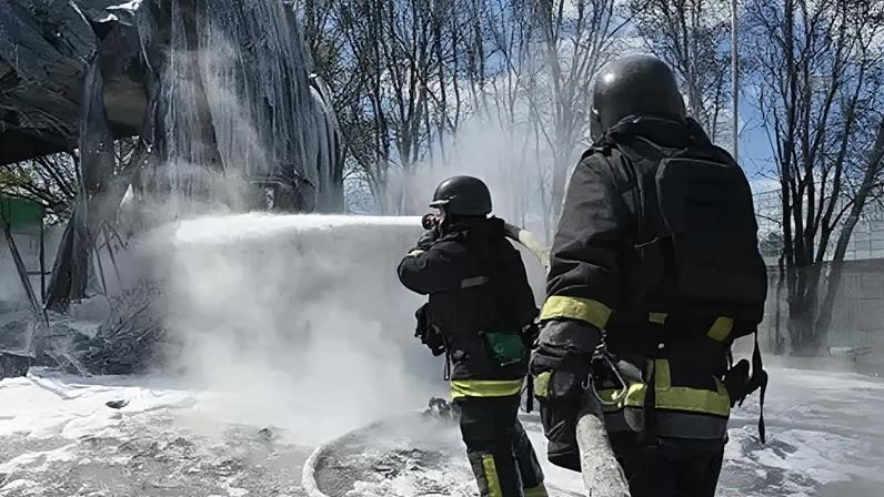 Ataques russos deixam 10 mortos; Ucrânia ataca petroleiros e terminal