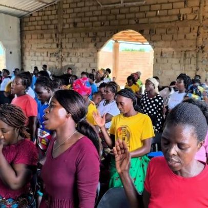 Pastor africano atrai mais de 60 trabalhadoras do sexo para Jesus