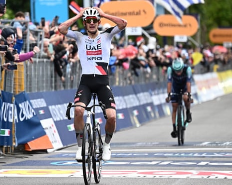 Igor Arrieta looks stunned as he crosses the line to win stage five ahead of Afonso Eulálio.