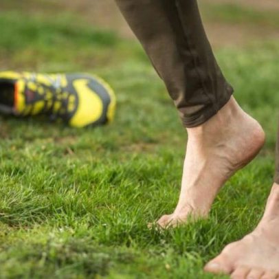 Treinar descalço na musculação funciona? Veja vantagens e riscos